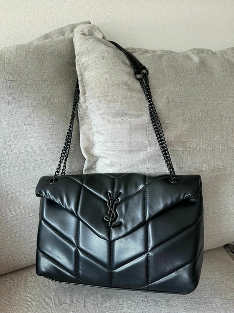 PUFER NEGRA CROSSBODY CON CAJA