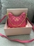 MM PINK CROSSBODY CON CAJA en internet