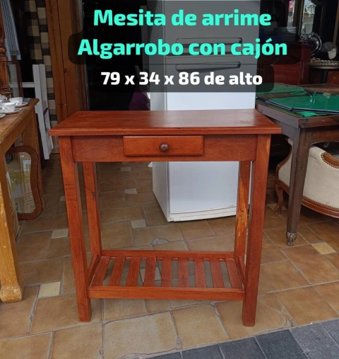 Mesita de arrime de algarrobo con cajón