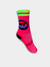 Foto de meia de cano médio na cor rosa neon, com personalização temática de ciclismo. A peça apresenta detalhes nas cores preta, verde e azul, unindo estilo vibrante e funcionalidade para alta performance em atividades esportivas.








