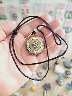 Collar orgón con simbolo om - comprar en línea
