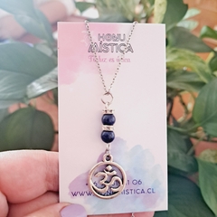 Collar con piedra lapislázuli con dije Om en internet