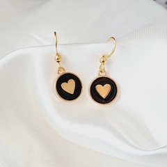 Aritos corazón negro - Ganchitos de Acero dorado - comprar en línea