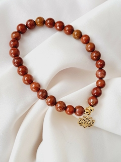 Pulsera de piedra Jaspe Rojo y dije Flor de la Vida.