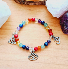 Pulsera con piedras acorde a los 7 chakras - comprar en línea