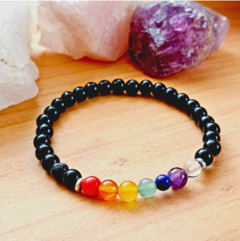 Pulsera de piedra turmalina con piedras acorde a los 7 chakras.