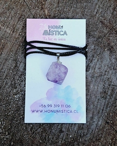 Collar con piedra en bruto de Amatista