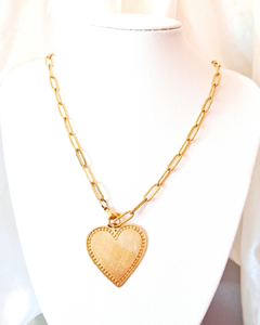 Collar de Eslabones con Dije de Corazón: Un Clásico Reinventado