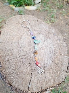 Llavero con piedras acorde a los 7 chakras