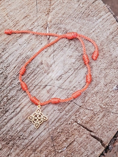 Pulsera 7 nudos con dije Nudo de Bruja - Dije dorado acero quirúrgico - comprar en línea