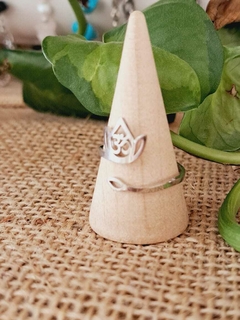 Anillo Om en Flor de loto de acero quirúrgico - comprar en línea