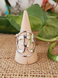 Anillo Yoga Om de acero quirúrgico