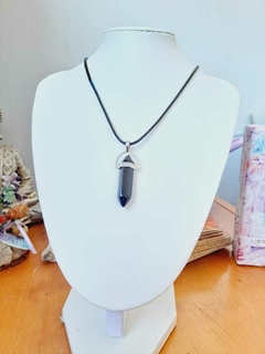 Collar de piedra obsidiana