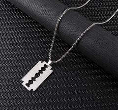 Colar Masculino Estilo Navalha