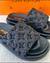 Chinelo Louis Vuitton Pool Pillow na internet
