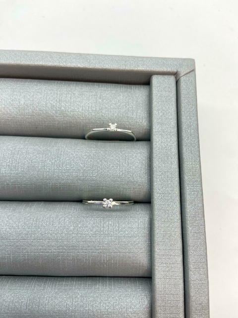 Anel Solitário Detalhe Reto