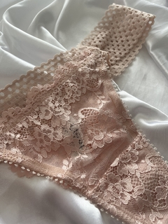 CALCINHA FIO DENTAL NUDE RENDA BLOND na internet