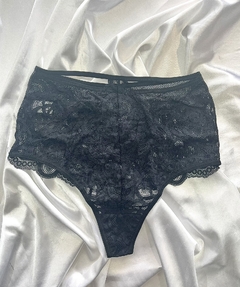 CALCINHA HOT PANTS FIO RENDA E LAISE na internet