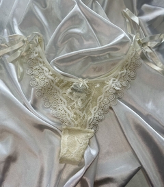 CALCINHA FANCY DE AMARRAR QUEEN OF JOY - comprar online
