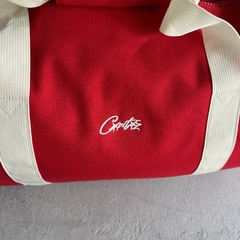 Bag Corteiz HMP Alcatraz Duffle-Red na internet