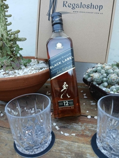 BOX JOHNNIE WALKER BLAK 12 AÑOS 750CC CON VASOS en internet