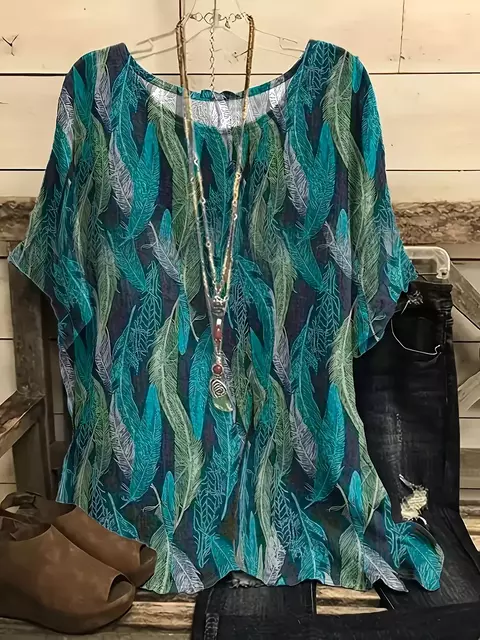 Camiseta Plus Size Feminina Casual com Estampa de Folhas - O Toque de Estilo Que Você Merece! - comprar online