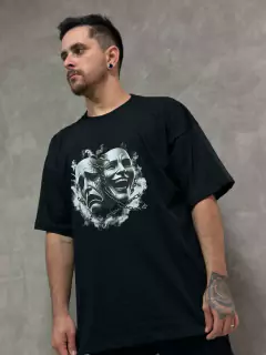 CAMISETA OVERSIZED CHORA AGORA RI DEPOIS - comprar online