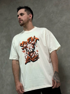 CAMISETA OVERSIZED SILENT LOVE - comprar online