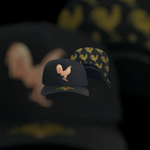 GORRA GALLO PIN METALICO