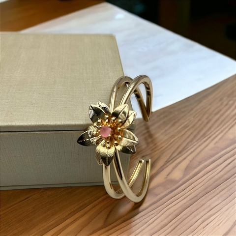 Bracelete duas voltas flor com zircônia rosa banhado ouro