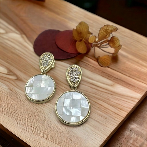 Brinco Feminino Luxo Folheado Ouro Com Madreperola Mosaico