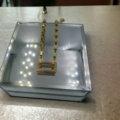 Gargantilha Feminina Pingente Retangular Cravejado Zircônias