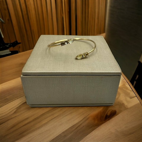 Bracelete Aberto Com Zircônias Prasiolita Banhado A Ouro