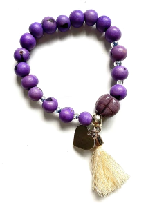 Pulseira Japamala em contas violeta com pingente de coração e tassel branco para alinhamento do chakra coronário