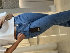 Calça bordada