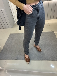 Calça Mom na internet
