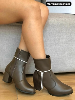 Bota Sabrina na internet