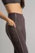 Calça Legging com Bolsos e Vivo (Trufa / Off-White) na internet