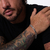 Pulseira Luke Grumet em Aço na internet