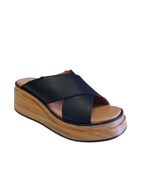 SANDALIA ZUECO PLATAFORMA CUERO SUPER LIVIANA
