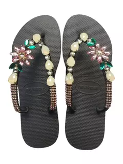 Chinelo Decorado Havaianas Slim Preta com Pedraria Margarida