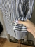 CAMISA MOB LISTRADA (M) na internet