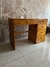 Escritorio de madera con 5 cajones