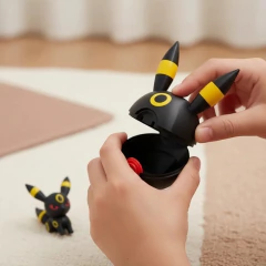 1 UMBREON + POKEBOLA UMBREON en internet
