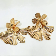 1381 - Brinco Maxi Biju Dourado na internet