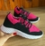 Tênis Feminino Esportivo Rosa e Preto na internet
