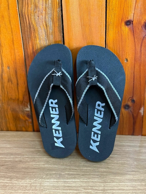 Chinelo Masculino Preto com Tiras Pretas e Detalhe Cinza – Edição Street Essential