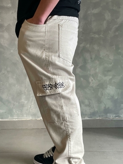 C038 Calça Cargo Sarja Trip Side - comprar online