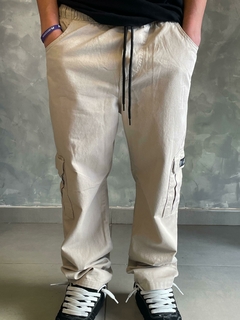 C040 Calça Cargo Sarja Trip Side - comprar online