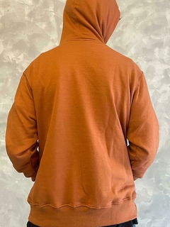 25205202 Canguru Essentials Orange na internet